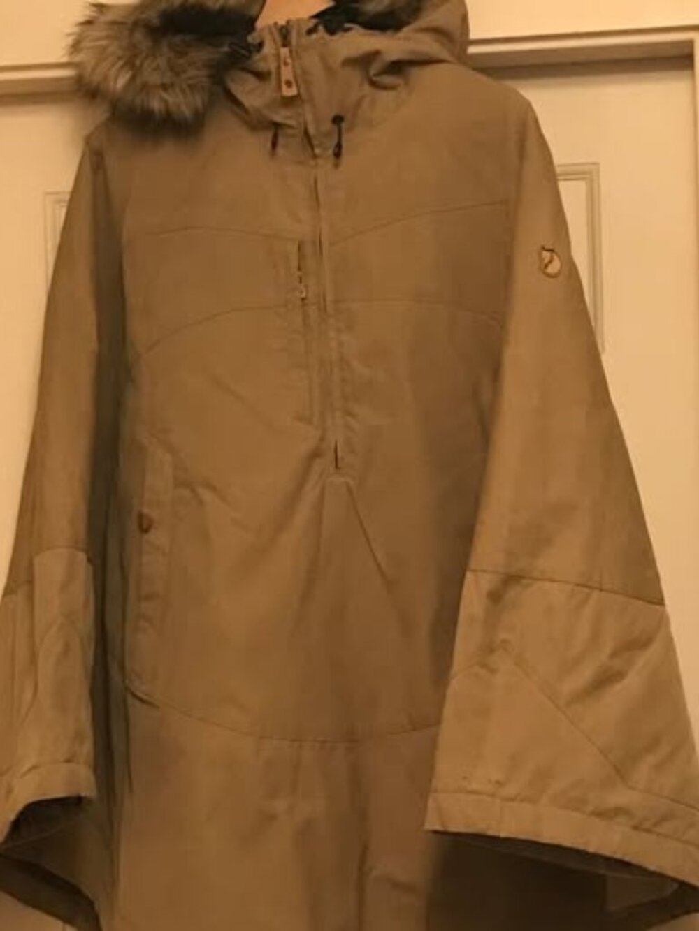 Fjällräven Luhkka Cape – Sand (Rare Color)